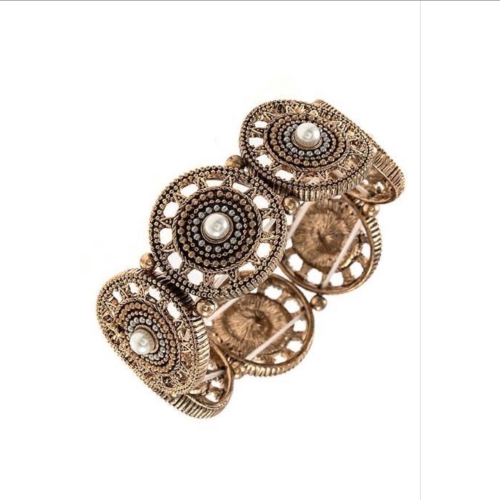 💥2 LEFT💥 Cream Round Gem Beaded Bracelet